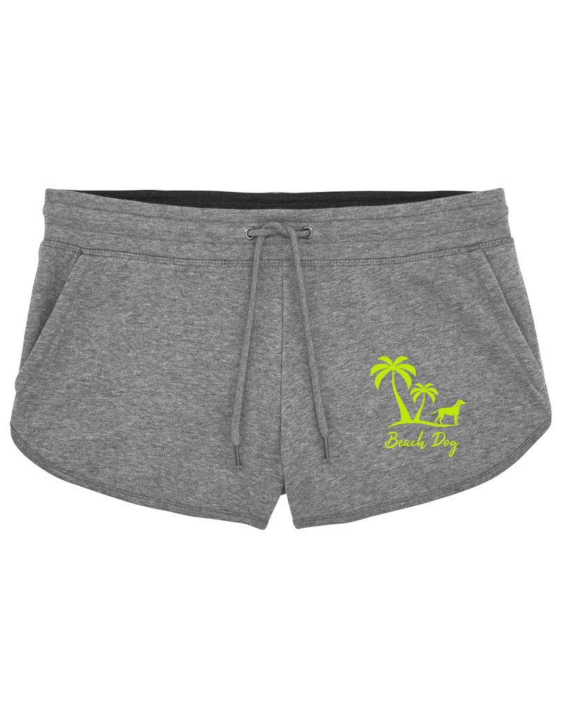 Kurze graue Jogger Shorts mit vorne links druck in Neon. Druck: Hund Palmen mit Beach Dog Schriftzug . Hinten kein Druck.