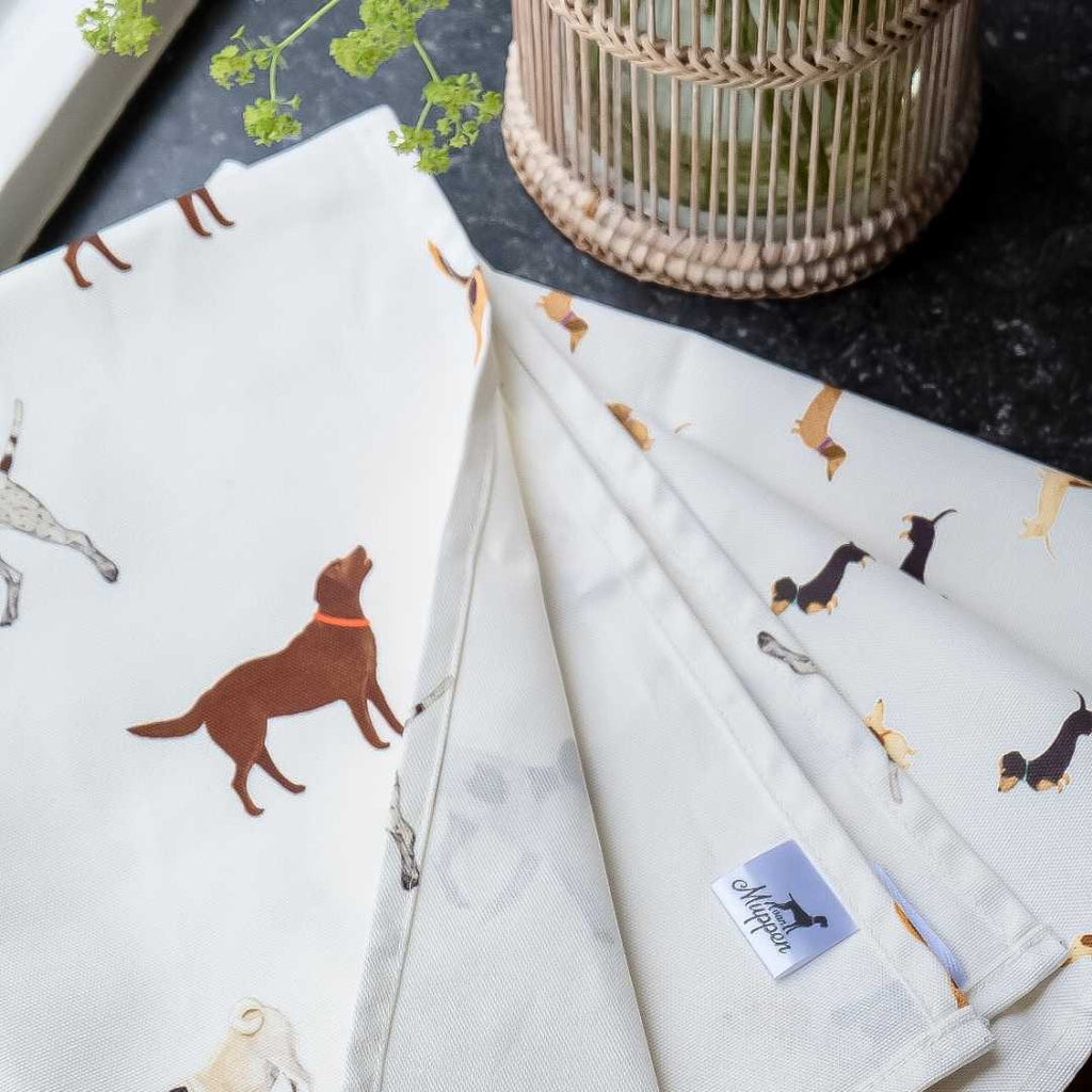 Geschirrhandtuch mit Dackel Beagle Vizsla  Jack Russel und Labrador Motiv  auf weißem Hintergrund 
